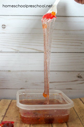 Amazing DIY cinnamon scented fall slime! This simple homemade cinnamon slime is perfect for kids of all ages! Make a batch today.